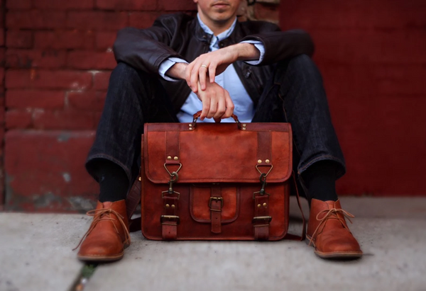 Elegant Leather Messenger Bag | Premium Quality, Sleek Design for Professionals